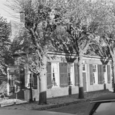 Eenvoudige dubbele dorpswoning