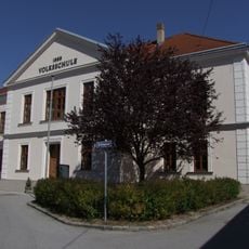 Volksschule (Bad Pirawarth)