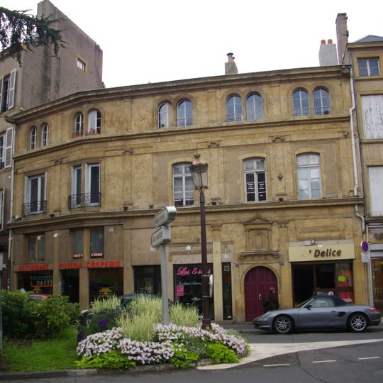 Immeuble, 9 rue du Neufbourg, 7 place Saint-Nicolas