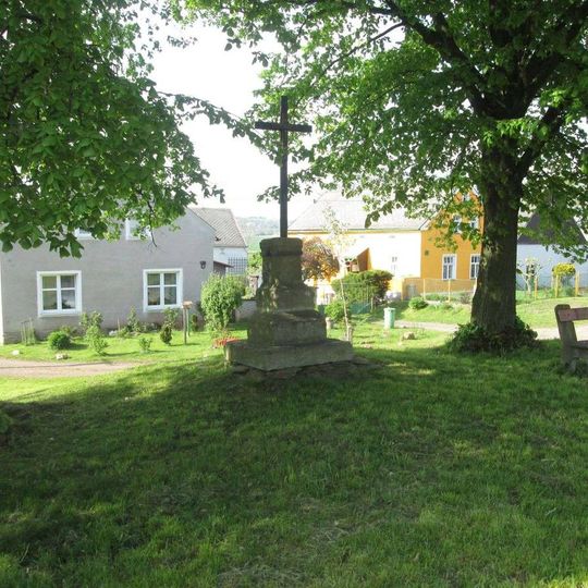 Kříž na návsi v Prohoři