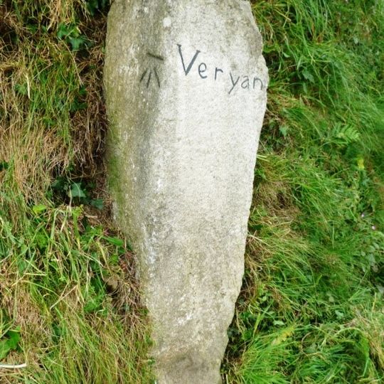 Guidestone, Veryan Green, T jct, against bank