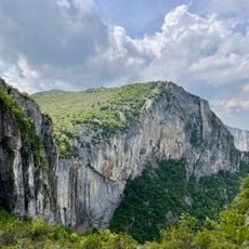 Skaklya Waterfall