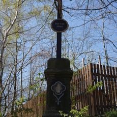 Kříž u Karhule na rozcestí