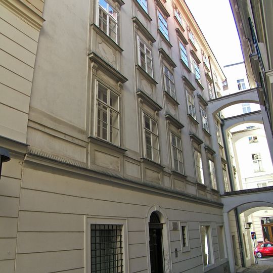Kleiner Fähnrichshof, Blutgasse 9, Vienna