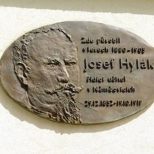 Pamětní deska Josefu Hylákovi v Němčovicíh