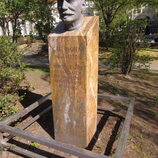 Bust of Carl Legien