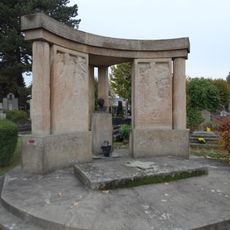 Náhrobek rodiny Hrubých