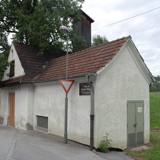 Nebengebäude der Feuerwehr mit Schlauchturm