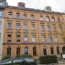 Mietshaus ehemals in halboffener Bebauung, mit Vorgarten Further Straße 55
