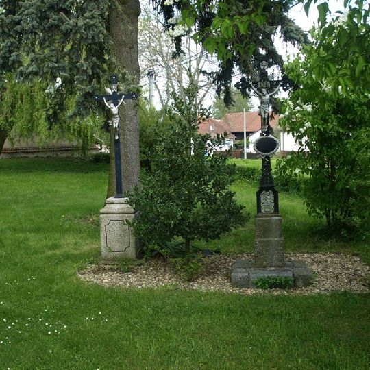Kříže u kostela svatého Mikuláše v Heřmanově