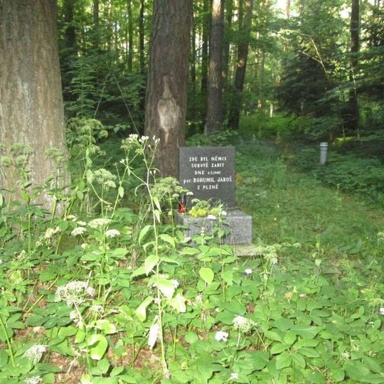 Pomník Bohumila Baroše jižně od Cheznovic