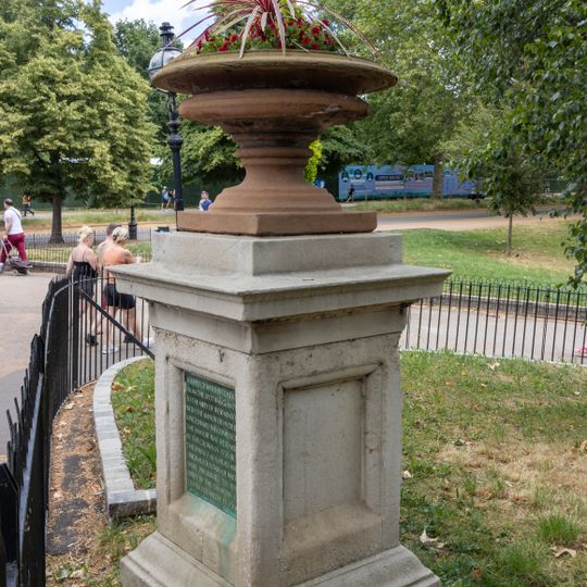 Westminster Precinct Conduit House Memorial At North Head Of The Dell