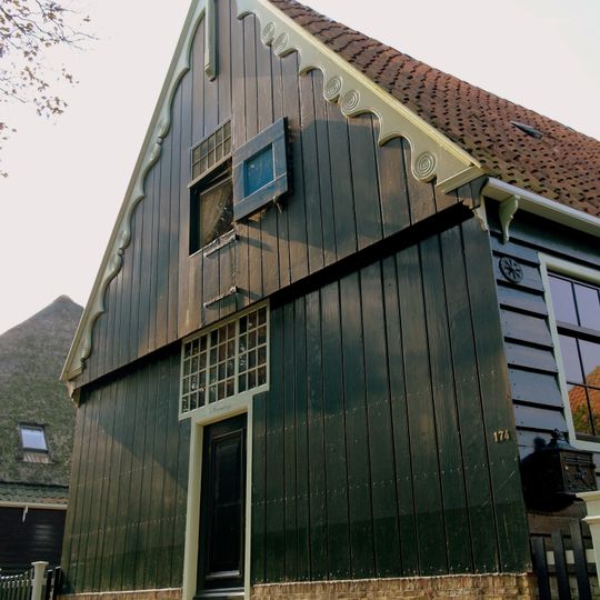 Voorste gedeelte van een L-vormig pand