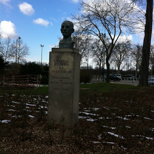 Monument to Edgard de Trentinian