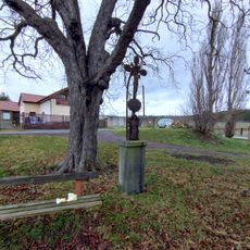 Kříž u Slovanského dvora