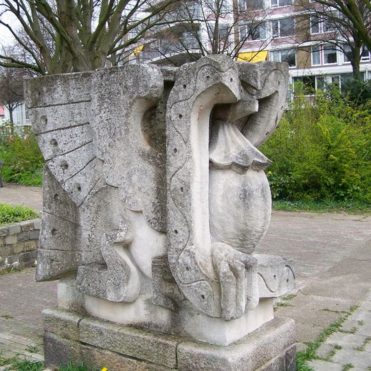 Vogel met slang in de bek