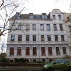 Mietshaus in halboffener Bebauung mit Vorgarten Wilhelm-Weber-Straße 3
