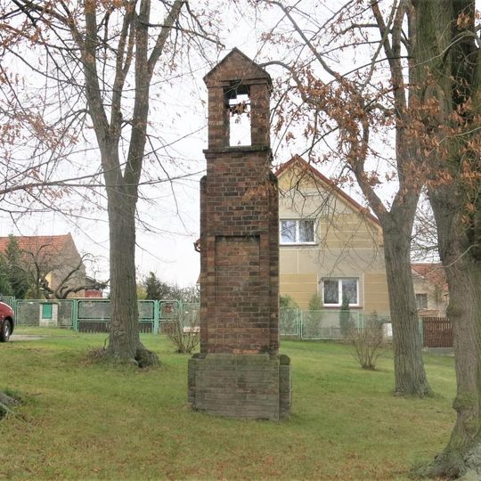 Zvonička na návsi v Bratronicích