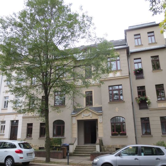 Mietshaus in geschlossener Bebauung mit Vorgarten Schiersandstraße 34