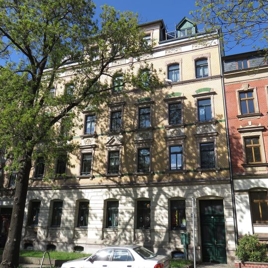 Mietshaus in geschlossener Bebauung mit Vorgarten Margaretenstraße 28a