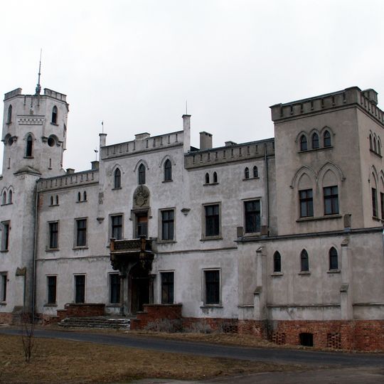 Drwalewice Palace