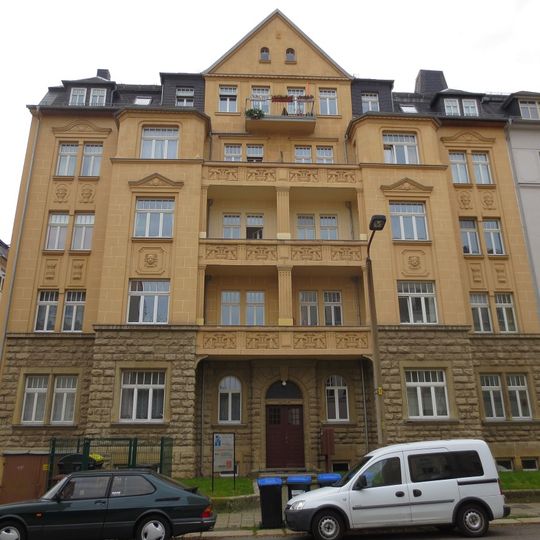 Mietshaus in geschlossener Bebauung mit Vorgarten Leonhardtstraße 23