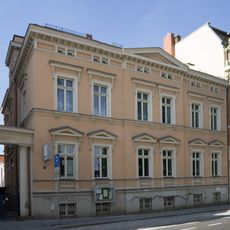 Wohnhaus, ursprünglich freistehend, mit Hofflügel und Turnhalle Jakobstraße 24