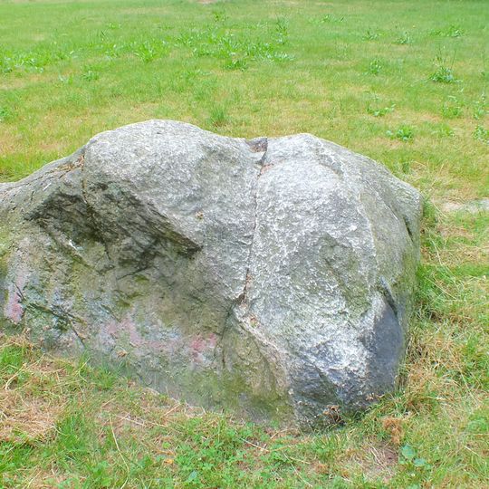 Findling im Akazienwäldchen an der Blaschkoallee