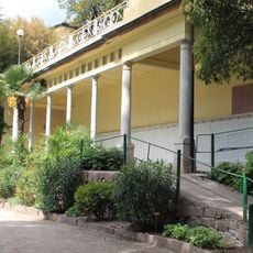 Wandelhalle am Eingang zur Guntschnapromenade