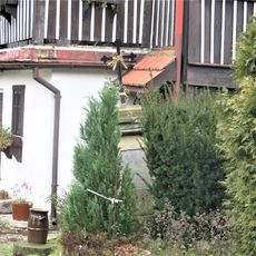 Kříž u domu 30 ve Všemilech