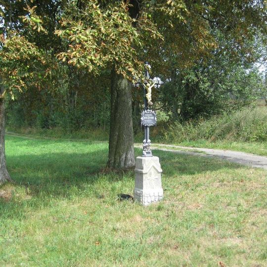 Kříž u silnice z Hněvkovic do Jiřic