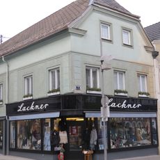 Wohn- und Geschäftshaus