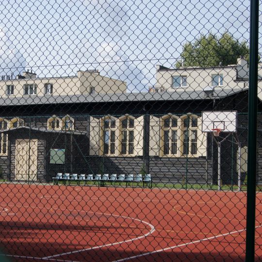 Sala gimnastyczna d. Gimnazjum Królewskiego z urządzeniami do ćwiczeń