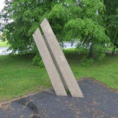 Kamenná plastika v ulici U Hřiště v Mšenu nad Nisou