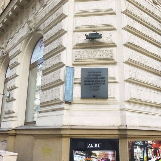 Pamětní deska padlým v květnu 1945 v Praze