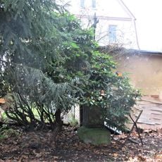 Kříž u domu Lužická 99 v Horní Kamenici