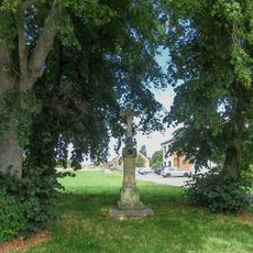 Kříž v Nemilanech na ulici Kopretinová