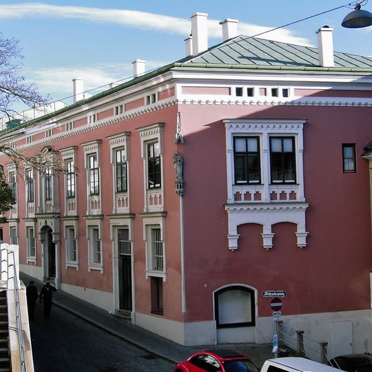 Bürgerhaus, former Klosterschule der Jesuiten, Michaelerplatz 13, Steyr