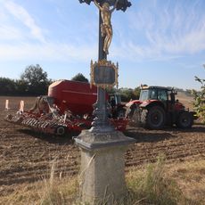 Kříž na rozcestí u Benetic