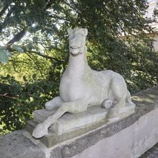 Socha koně vlevo na mostě zámku v Náměšti nad Oslavou