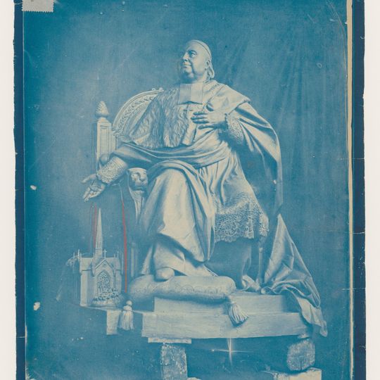 Statue du cardinal Mathieu dans la cathédrale de Besançon