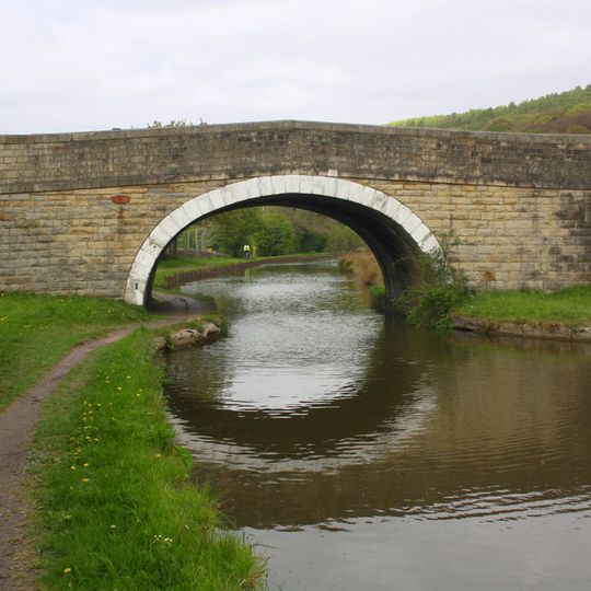 Leeds And Liverpool Canal Farnhill Bridge 183A At Se0020 4663