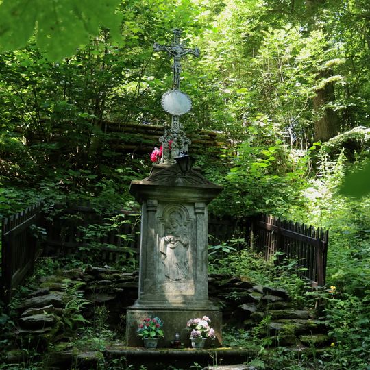 Kříž v Souvlastní nad serpentinou