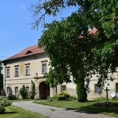 Pfarrhof und Wirtschaftsgebäude