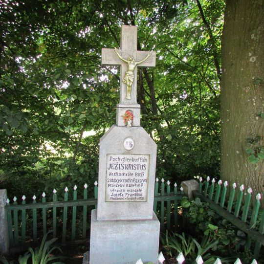 Kříž severně od Černova směrem na Chrástov