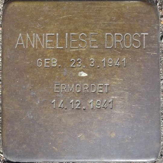 Stolperstein en memoria de Anneliese Drost