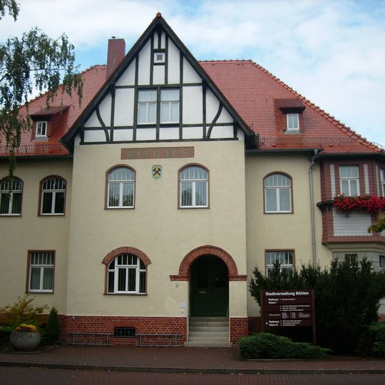 Rathaus, ehemaliges Pächterhaus des Ritterguts Böhlen Karl-Marx-Straße 5