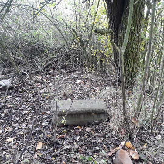 Podstavec kříže jihozápadně od Lukové