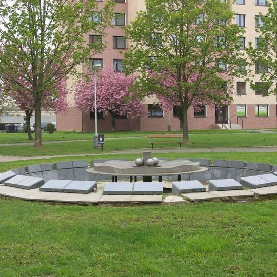 Kašna ve vnitrobloku domů v ulici Na Náhonu v Berouně