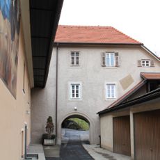 Wohnhaus und Wirtschaftsgebäude